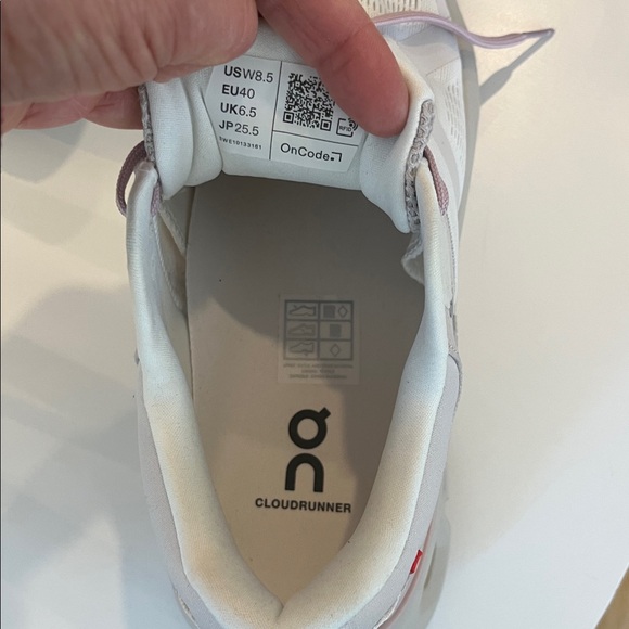 LIKE NEW: On Cloud Cloudrunner 2 Women's Sneakers in Silver and Mauve - Picture 7 of 9
